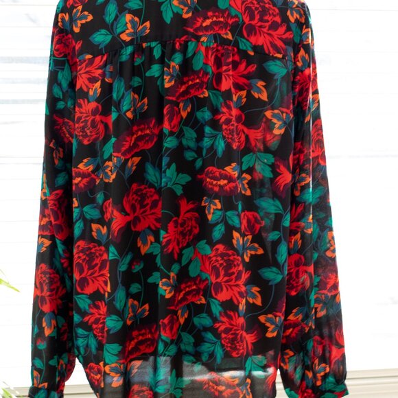 Torrid Floral Blouse Size with "Tuxedo-esque button front" Size 1 (14-16) - Picture 2 of 7